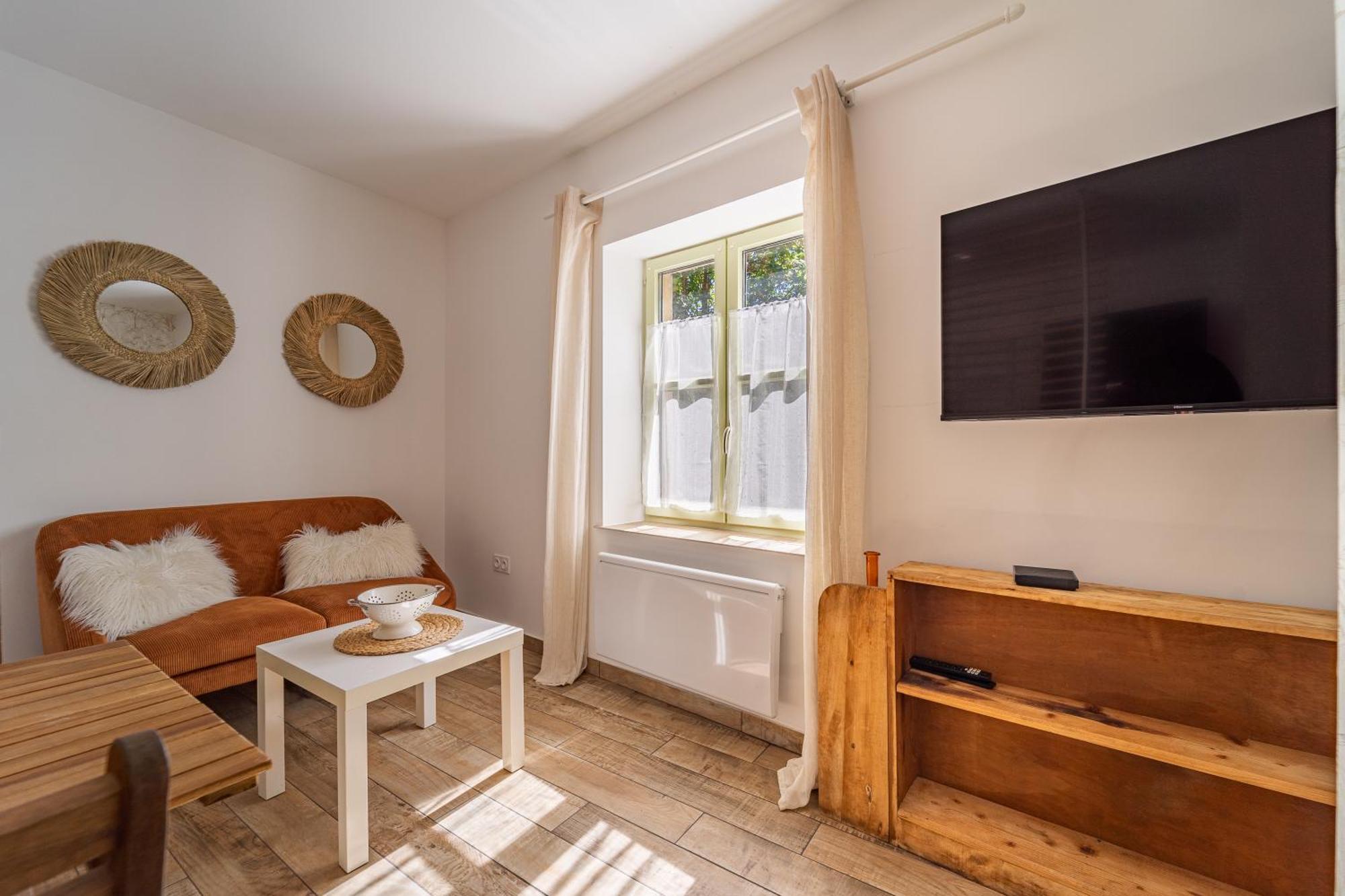 Cosy Room'S Frontonas Ngoại thất bức ảnh