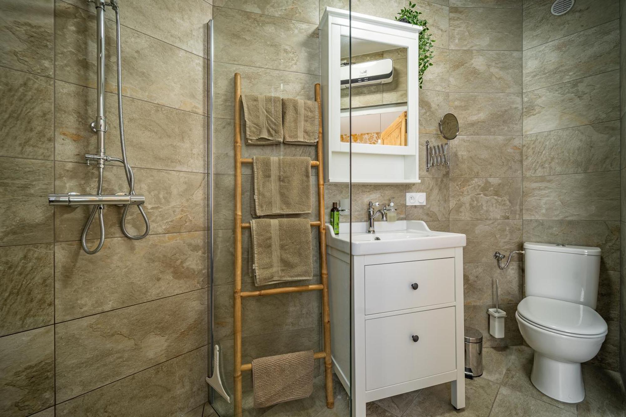 Cosy Room'S Frontonas Ngoại thất bức ảnh